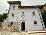 Casa, L