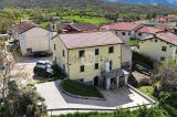 Casa, L