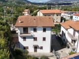 Casa, L